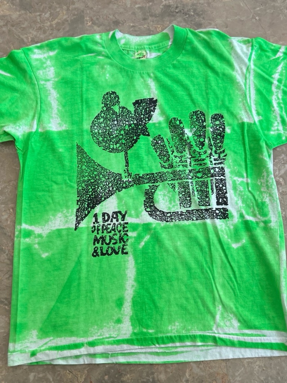 Vintage 80s One Day of Peace Music & Love Graphic T Shirt XL Screen Stars USA